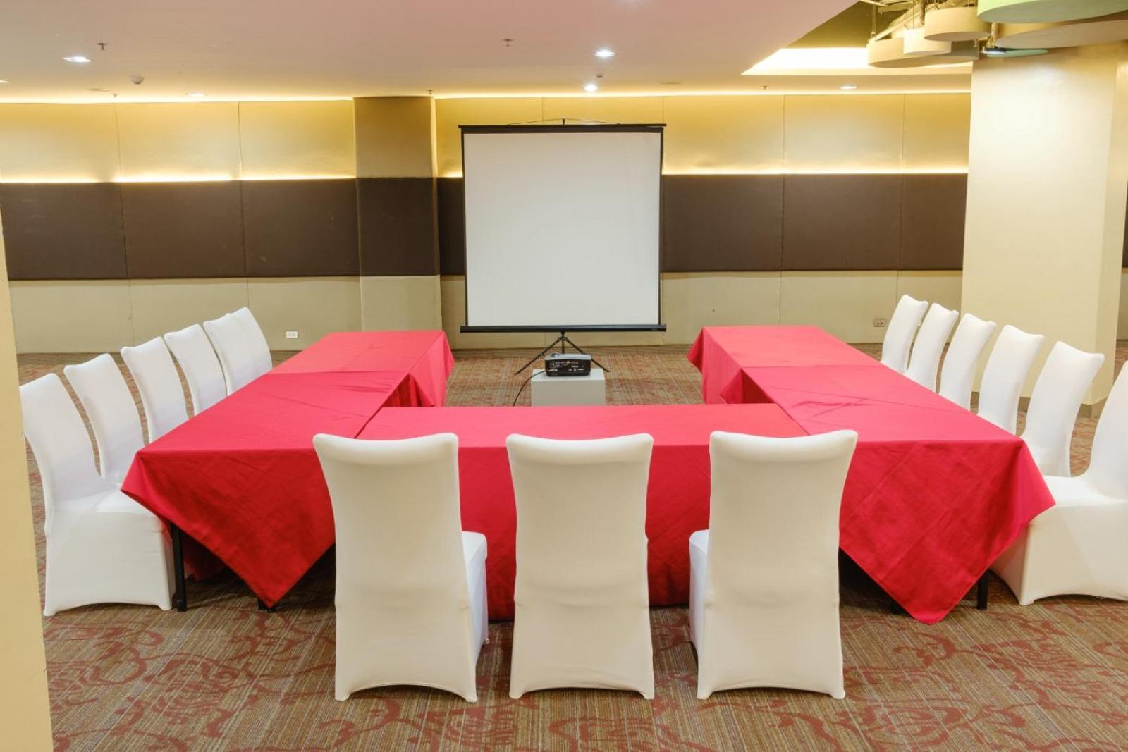 โก โฮเต็ล ลานัง ดาเวา Hotel Davao ภายนอก รูปภาพ