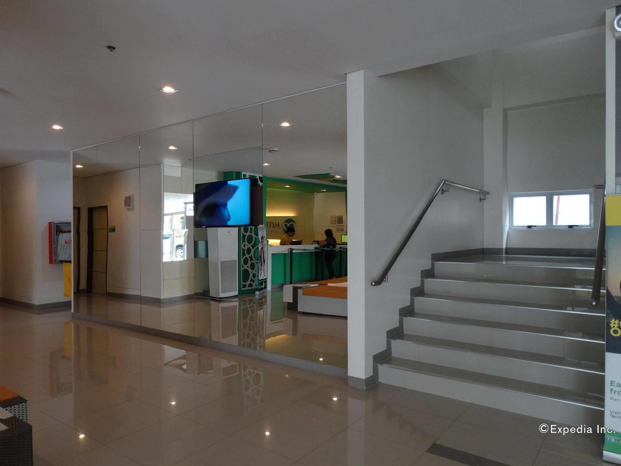 โก โฮเต็ล ลานัง ดาเวา Hotel Davao ภายนอก รูปภาพ
