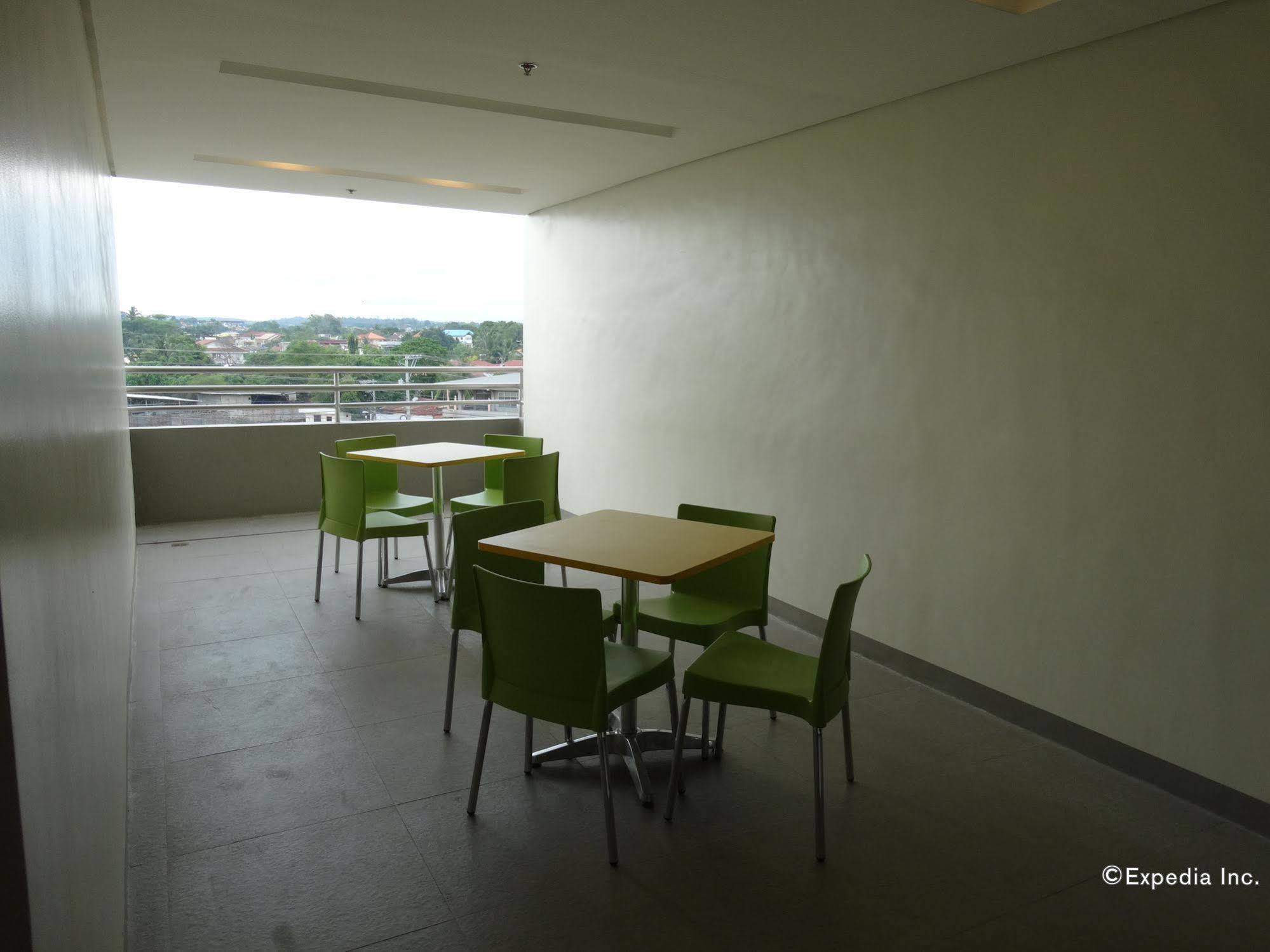 โก โฮเต็ล ลานัง ดาเวา Hotel Davao ภายนอก รูปภาพ